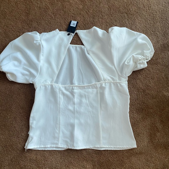 DYNAMITE blouse with open back - Picture 2 of 3